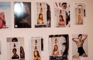 HOLYWOOD, CA - 16 Kasım 2006 'da Hollywood, CA' da Victoria 's Secret 2006 Moda Show' da Model Compcard - Kodak Tiyatrosu 'nda sahne arkası