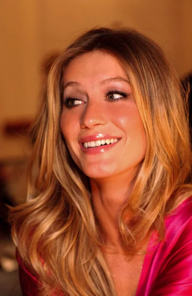 Hollywood 11月16 Gisele Bundchenはビクトリアの秘密の2006ファッションショーの準備をしています 11月のコダックシアターでの舞台裏16 2006ハリウッド — ストック写真