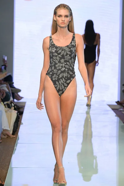 Miami Beaca Florida July Model Walk Runway Gottex 2020 Runway — 스톡 사진