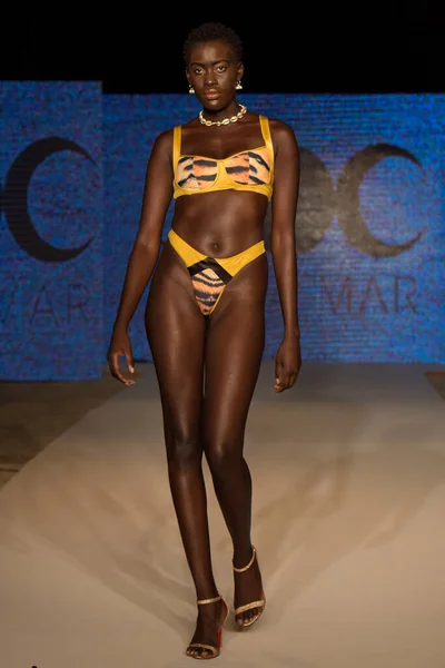 Miami Června Modelka Projde Dráhu Přehlídce Diosa Mar Planet Fashion — Stock fotografie