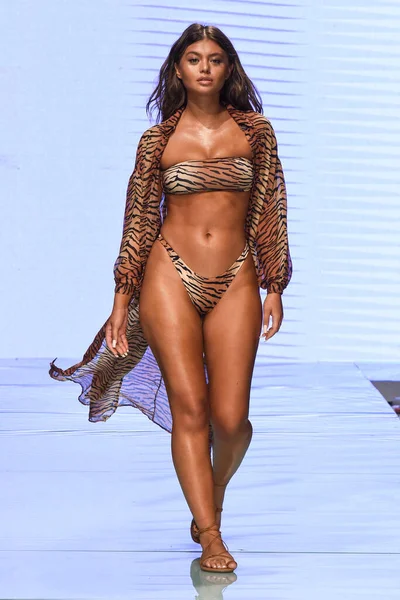 Miami 7月12日 ソフィア ジャモラは 7月12日にフロリダ州マイアミで開催されるNew Wave Fashion Week Swim 2019で — ストック写真