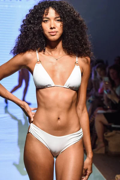 Miami July Model Walks Runway Vitamin Amahlia Stevens Show Wave — Stock Photo, Image