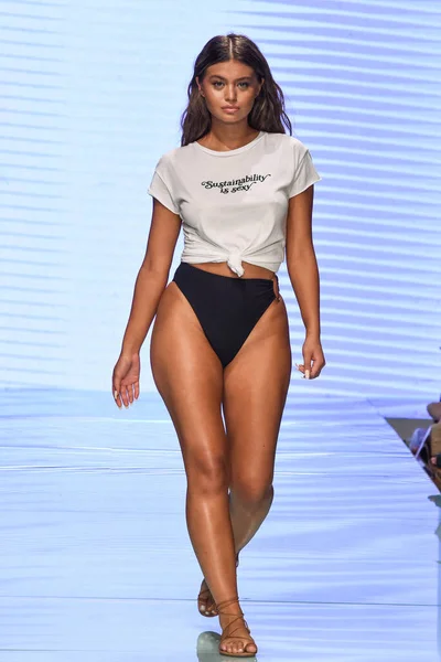 Miami July Sofia Jamora Walk Runway Vitamin Amahlia Stevens Show — 스톡 사진