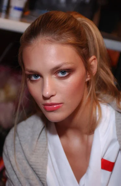 Aris Frankrike Oktober 2004 Modell Anja Rubik Gör Sig Redo — Stockfoto