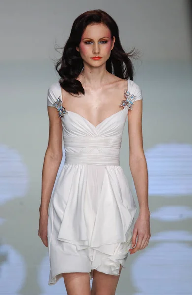 Paříž Francie 2003 Modelová Přehlídka Módní Dráhy Valentino Ready Wear — Stock fotografie