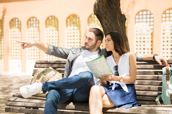 Happy Tourist Couple Looking Map Bench City Sunny Day — Stock Photo, Image