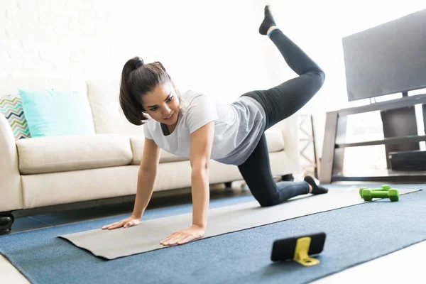 Young Latin Woman Watching Online Workout Tutorials Smartphone Home — Stock Photo, Image