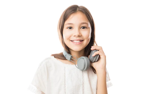 Portrait Enfant Joyeux Écouteurs Blancs Sur Cou Isolé Sur Fond — Photo