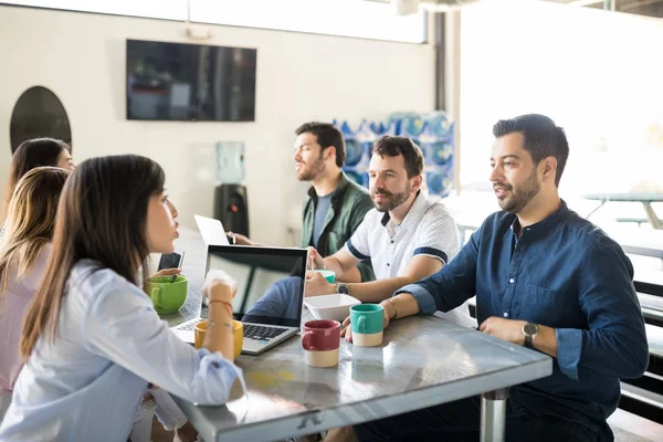 Young Business Team Office Cafeteria Discussing Ideas While Talking Coffee — Stock Photo, Image