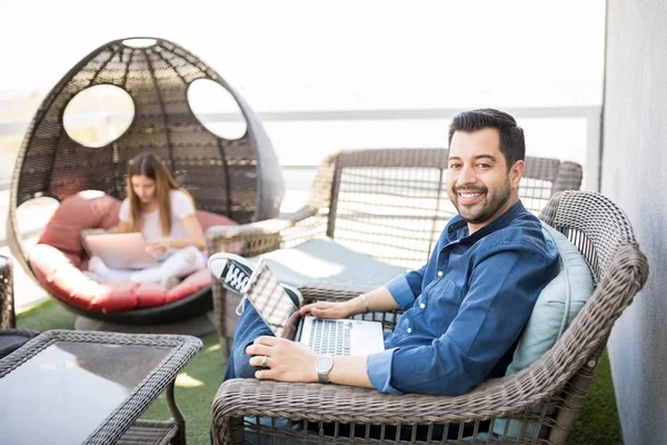 Handsome Young Hispanic Man Sitting Armchair Laptop Female Colleague Working — Stock Photo, Image