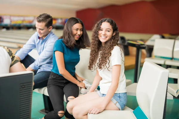 Happy Male Female Friends Wearing Shoes Playing Bowling Club — Stock Photo, Image