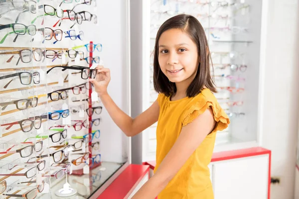 Smiling Cute Girl Yellow Shirt Holding Black Eyeglasses Display Shelf — Stock Photo, Image