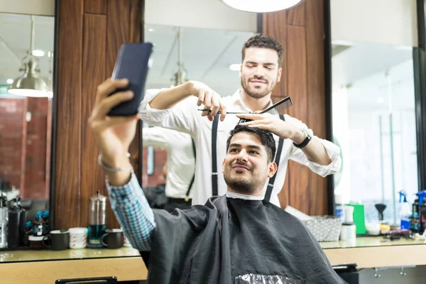 Confident Handsome Customer Taking Selfie Mobile Phone While Barber Styling — Stock Photo, Image