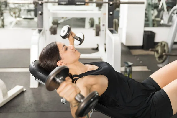 Side View Female Client Doing Dumbbell Fly Bench Gym — Stock Photo, Image