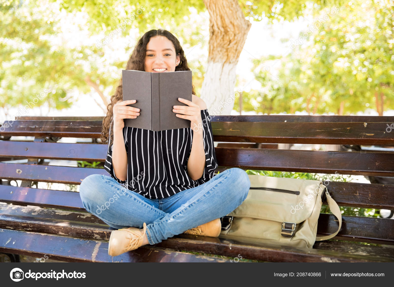 Элейн марли костюм. Милые картинки чтения. Наслаждение книгой. Летнее чтение на природе. Women read.