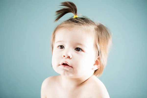 Portrait Beautiful Caucasian Baby Girl Looking Away Studio — Stock Photo, Image
