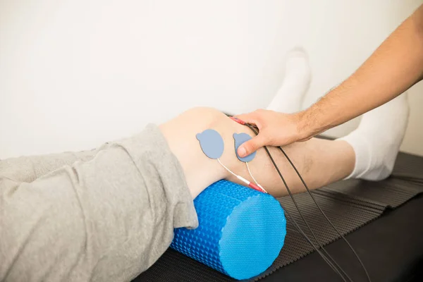 Closeup Physiotherapist Hand Positioning Electrodes Patient Knee Hospital — Stock Photo, Image