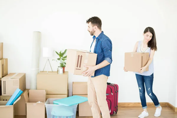 Male Female House Owners Carrying Cardboard Boxes Room — Stock Photo, Image