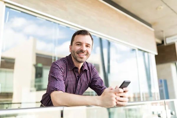 Portrait Smiling Mid Adult Man Holding Mobile Phone Shopping Mall — Stock Photo, Image