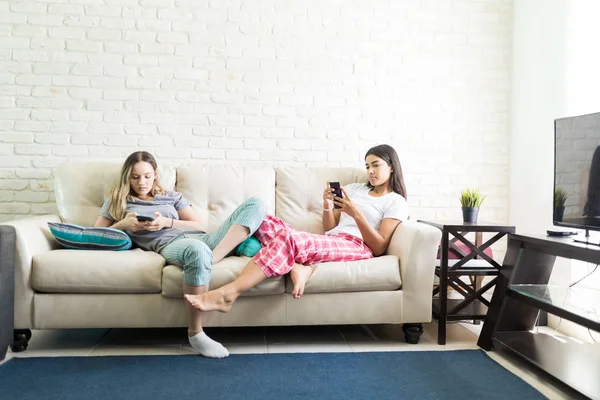 Women Using Own Smartphones Ignoring Each Other Sleepover Party Home — Stock Photo, Image