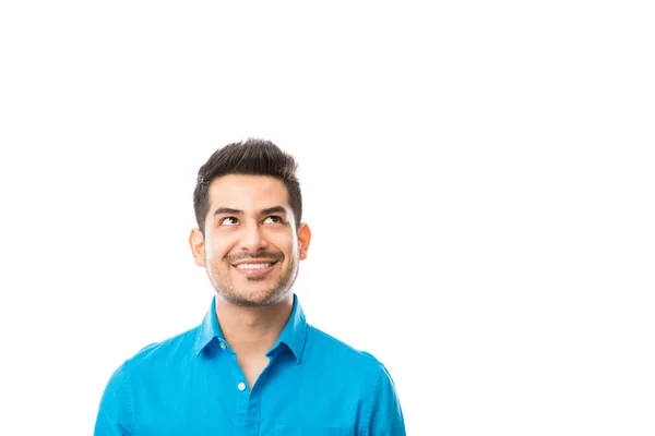 Hombre Guapo Sonriendo Mientras Mira Copyspace Sobre Fondo Blanco —  Fotos de Stock