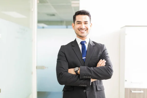Young Powerful Hispanic Lawyer Standing Arms Crossed Office — Stock Photo, Image