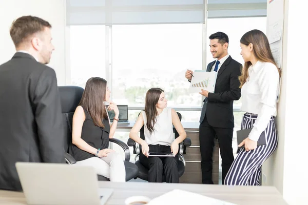 Marketing Manager Showing Work Results Graph Team Meeting Office — Stock Photo, Image