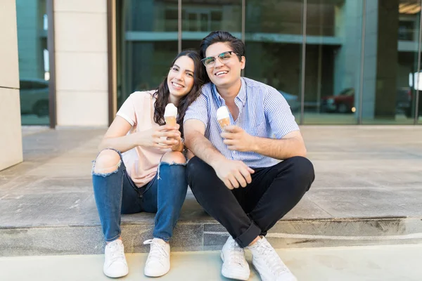 Full Length Portrait Lovely Couple Smiling Eating Icecream Date — Stock Photo, Image