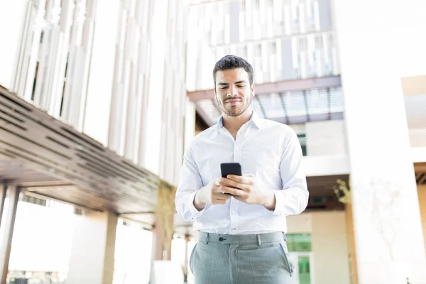 Low Angle View Young Professional Holding Mobile Phone Office Building — Stock Photo, Image