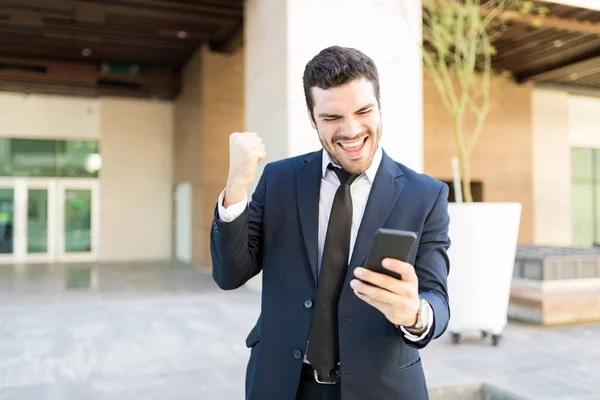 Young Male Entrepreneur Celebrating Success While Looking Smartphone Office — Stock Photo, Image