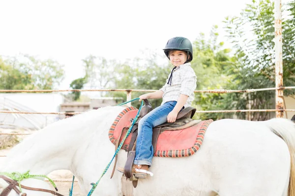 Portrait Confident Girl Smiling While Learning Horseback Riding Farm — Stock Photo, Image