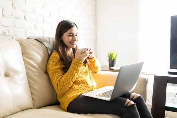 Beautiful Young Woman Having Coffee While Reading Blog Laptop Living — 图库照片