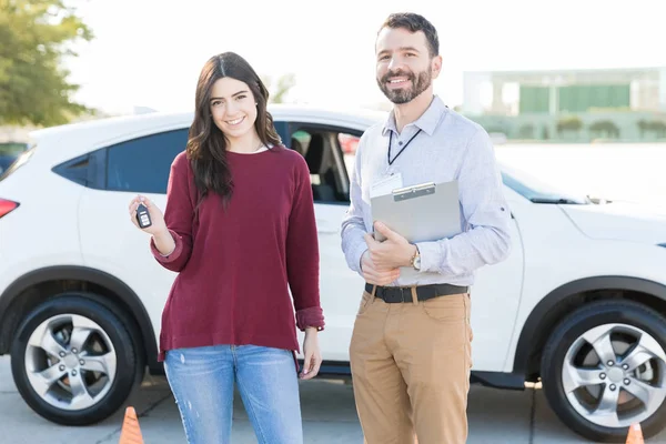 Portrait Happy Student Holding Car Keys Instructor Driving School — Stock Photo, Image