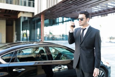 Genç koruma güvenlik önlemleri ve yüksek rütbeli hükümet görevlisi için acil durum planlarının hazırlanması