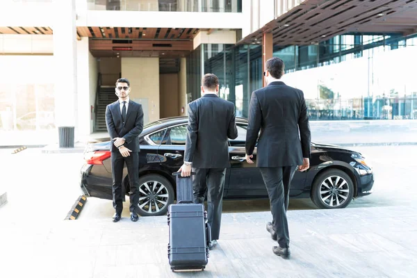 Rear View Bodyguard Escorting Vip While Leaving Office Premises — Stock Photo, Image