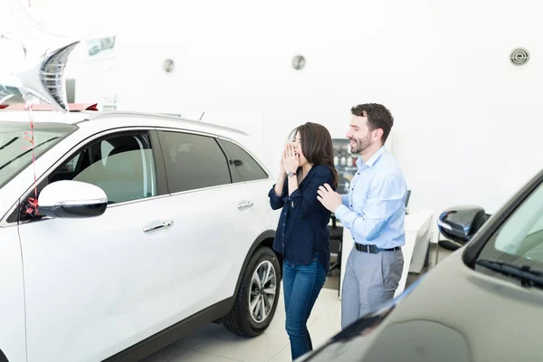 Mid Adult Man Surprising Woman New Car Her Birthday Car — Stock Photo, Image