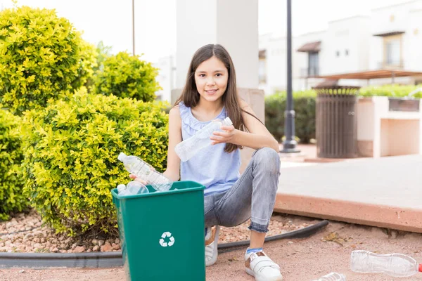 Girl Smiling Making Eye Contact While Collecting Plastic Bottles Trash — Stock Photo, Image