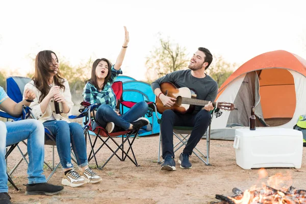 Young Buddies Singing Enjoying Music Tents Forest Sunset — Stock Photo, Image
