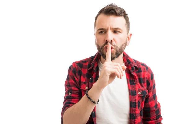 Half Volwassen Man Vragen Zwijgen Terwijl Kijken Naar Kopie Ruimte — Stockfoto
