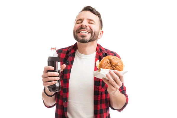 Extremadamente Excitado Hombre Sonriendo Mientras Sostiene Comida Deliciosa Estudio —  Fotos de Stock