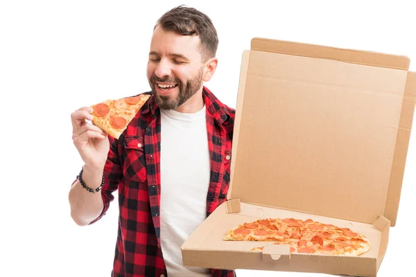 Sonriendo Hipster Moda Morder Rebanada Pizza Contra Fondo Liso —  Fotos de Stock