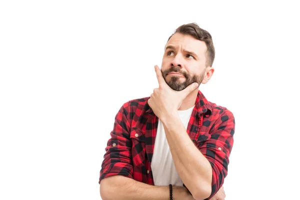 Hombre Hispano Mirando Hacia Espacio Copia Llegar Nuevas Ideas — Foto de Stock