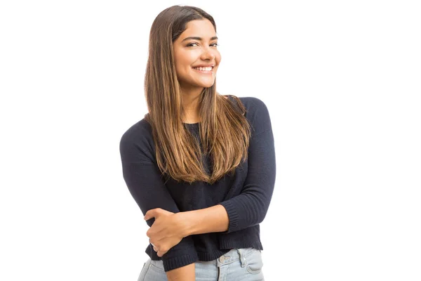 Retrato Una Mujer Encantadora Con Sonrisa Cara Pie Estudio —  Fotos de Stock