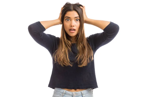 Chockad Ung Brunett Kvinna Fritidskläder Vit Bakgrund — Stockfoto