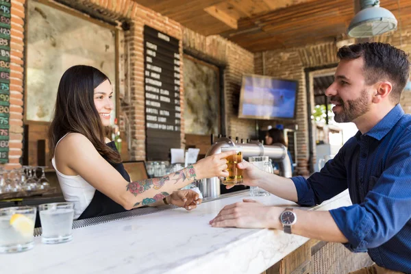 Smiling Hispanic Barmaid Serving Beer Male Customer Bar — Stock Photo, Image
