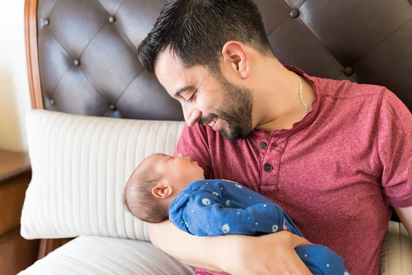 Smiling Father Carrying Son While Sitting Bed Home — Stock Photo, Image