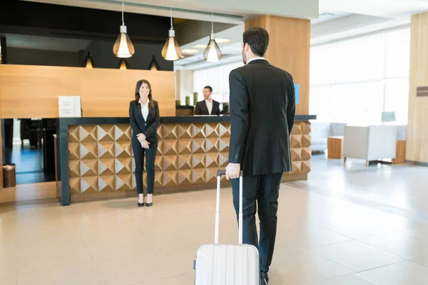 Full Length Happy Manager Awaiting Ceo Business Trip Arriving Front — Stock Photo, Image