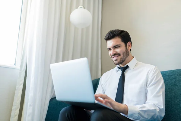 Smiling Entrepreneur Sitting Sofa While Working Laptop Hotel Room — Stock Photo, Image