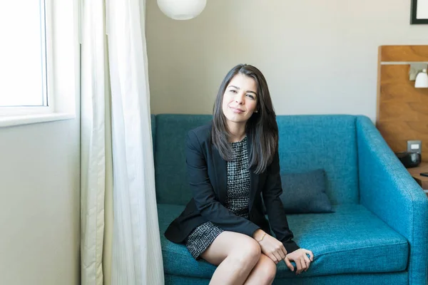 Smiling Confident Beautiful Businesswoman Sitting Sofa Hotel Room — Stock Photo, Image