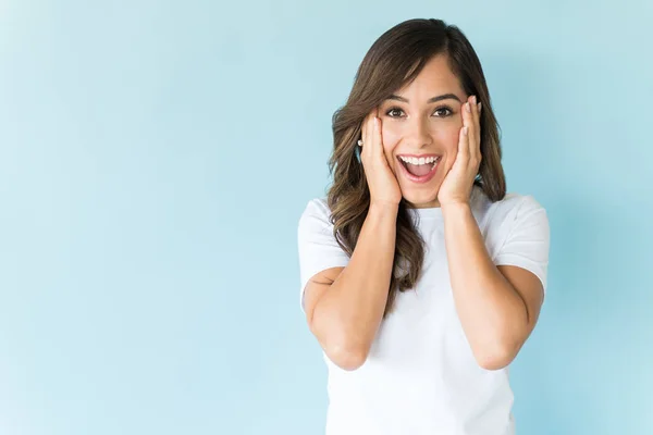 Astonished Female Model Head Hands Isolated Plain Background — Stock Photo, Image